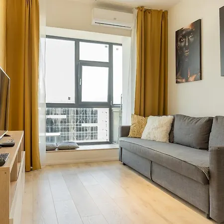 Snuggle Stop Plaza Apartment *